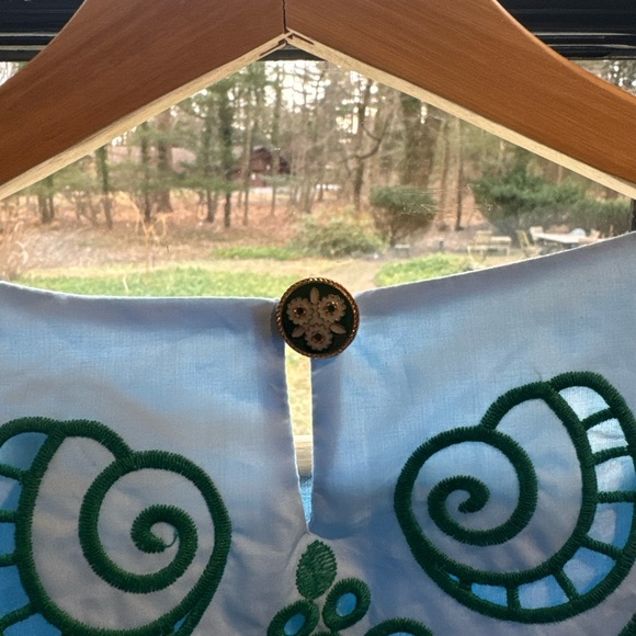 Graphic Richelieu Embroidered Top - Picture 5 of 5